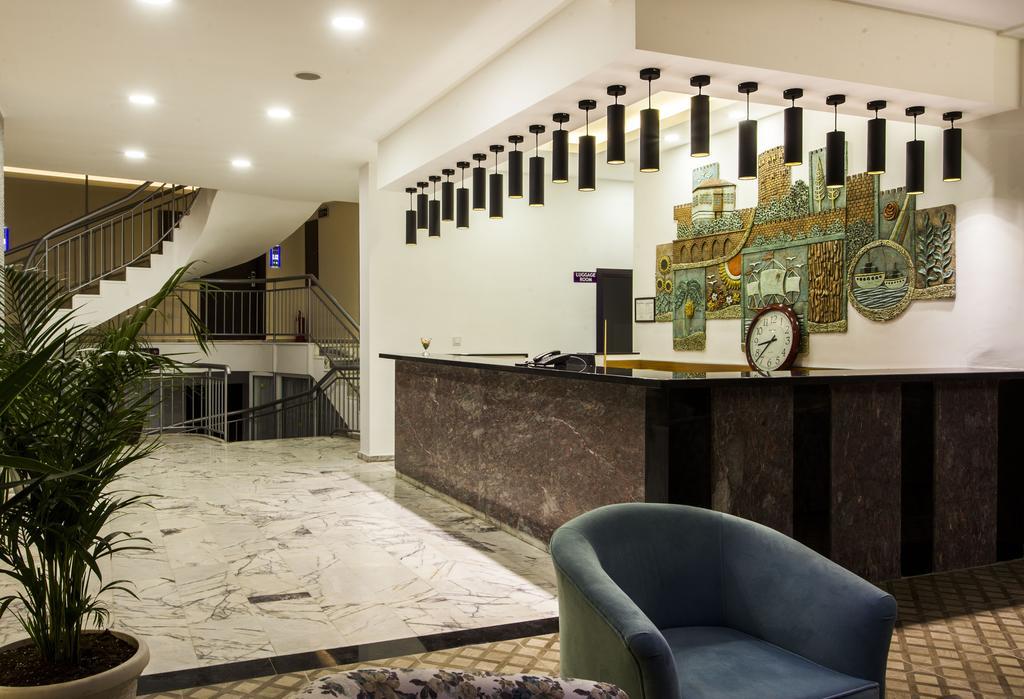 Parador Suite Hotel 阿拉尼亚 外观 照片