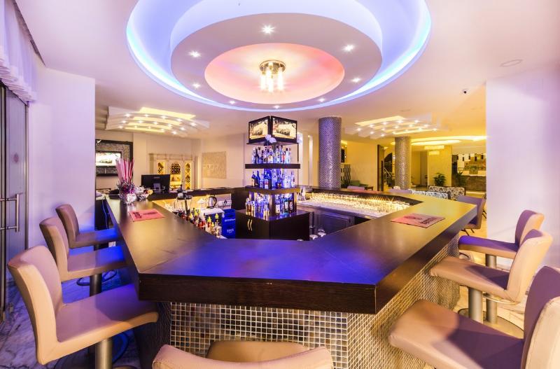Parador Suite Hotel 阿拉尼亚 外观 照片