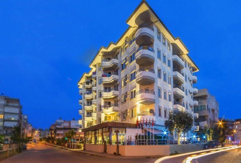 Parador Suite Hotel 阿拉尼亚 外观 照片