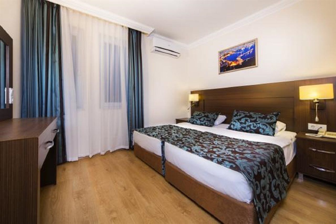 Parador Suite Hotel 阿拉尼亚 外观 照片